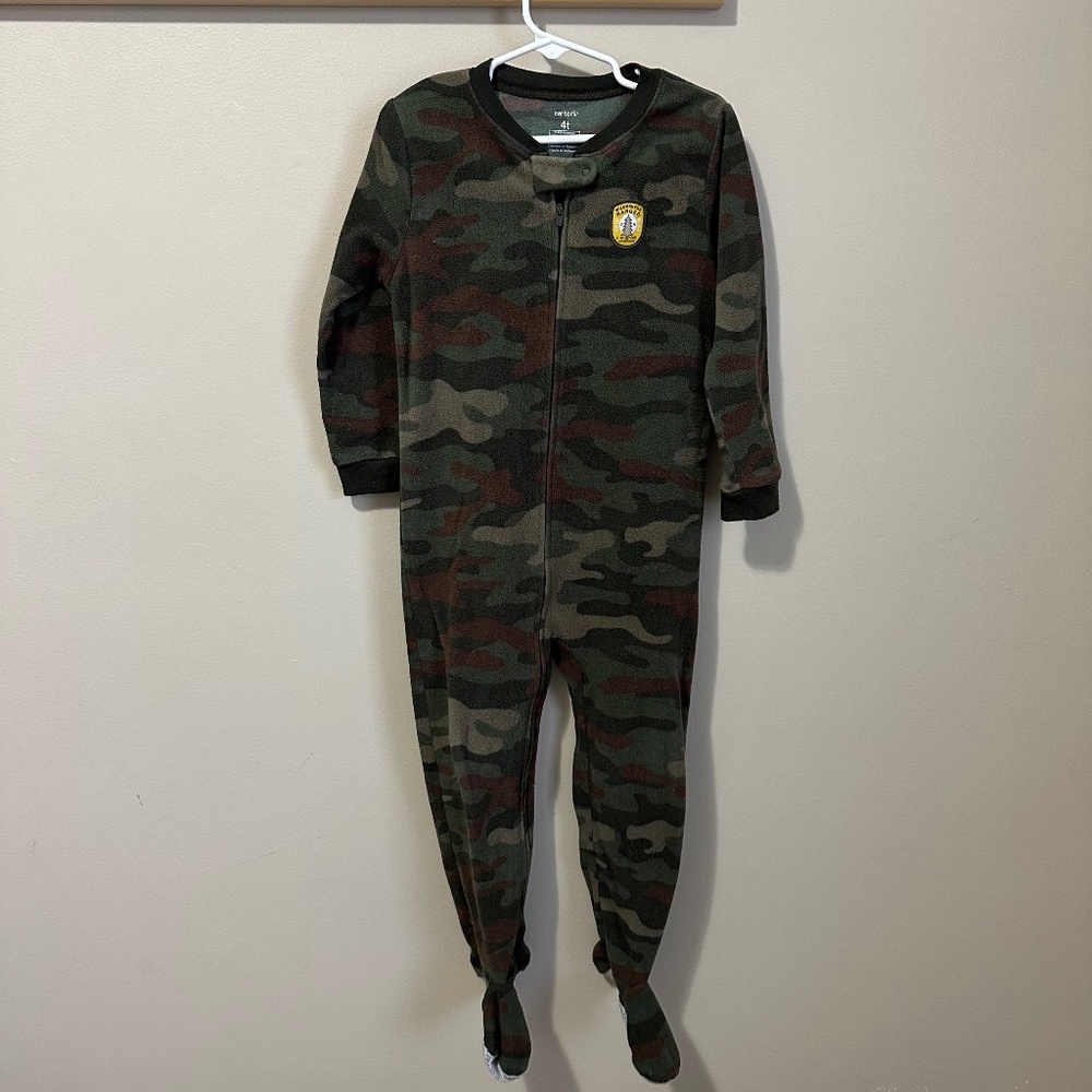 Kids Carter’s one piece sleeper pajama